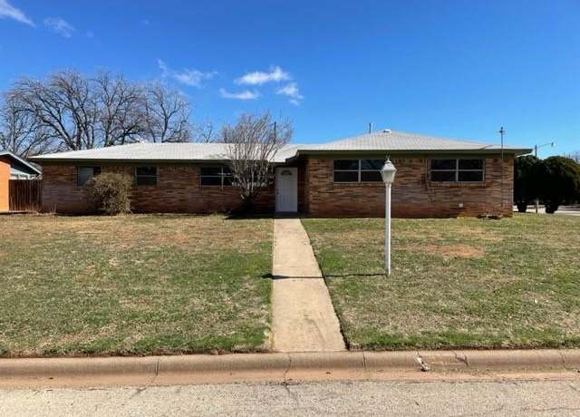 Property at 915 Westwood Dr, Abilene, TX 79603, 3 beds, 2 baths