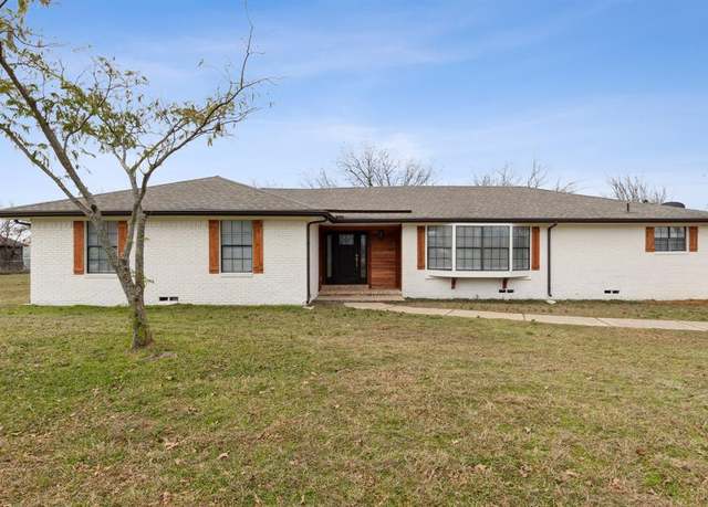 Property at 116 Heritage Dr, Burleson, TX 76028, 4 beds, 3 baths