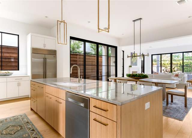 Property at 7706 Chatsworth Pl, Dallas, TX 75230, 4 beds, 4.5 baths