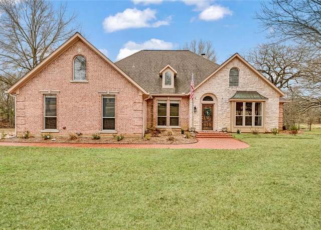 Property at 4075 Sunset Vw, Paris, TX 75462, 3 beds, 2.5 baths