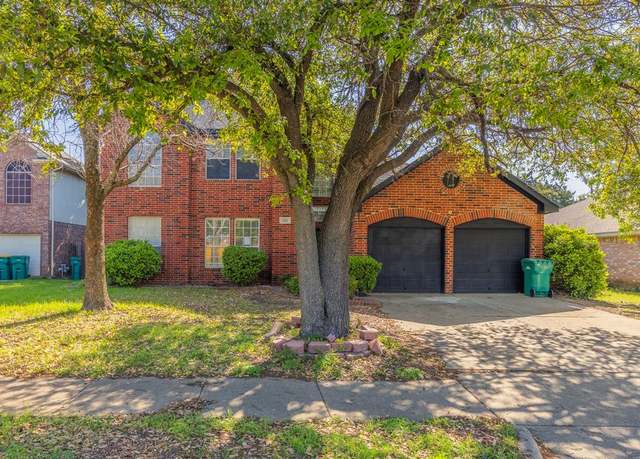 Property at 211 Moss Dr, Cedar Hill, TX 75104, 4 beds, 2.5 baths