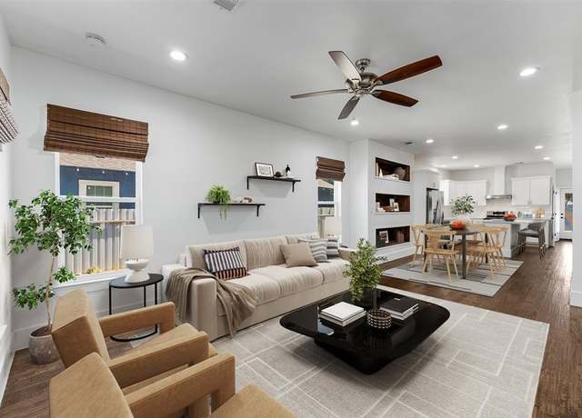 Property at 916 S Montreal Ave, Dallas, TX 75208, 3 beds, 2 baths