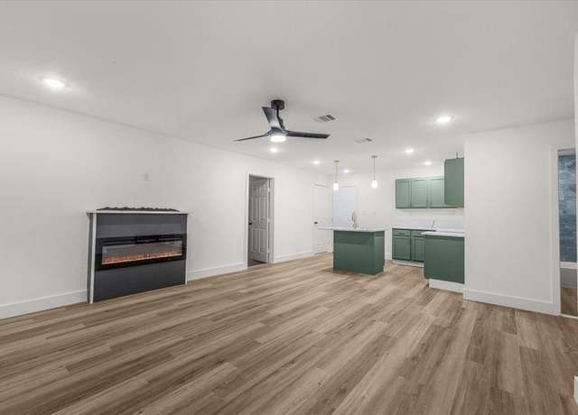 Property at 929 Glen Garden Dr, Fort Worth, TX 76104, 3 beds, 2 baths