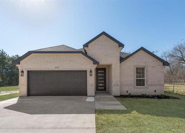 Property at 1003 Cornelia St, Greenville, TX 75401, 4 beds, 2.5 baths