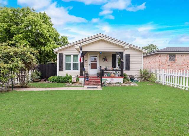 Property at 405 Pecan St, Forreston, TX 76041, 3 beds, 2 baths
