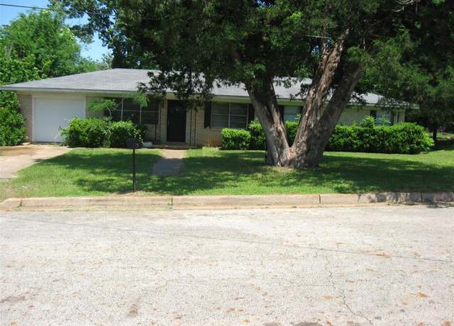 Property at 112 Cedar Heights Dr, Palestine, TX 75803, 3 beds, 2 baths