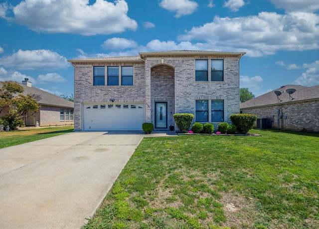 Property at 3144 Longbow Dr, Grand Prairie, TX 75052, 3 beds, 2.5 baths