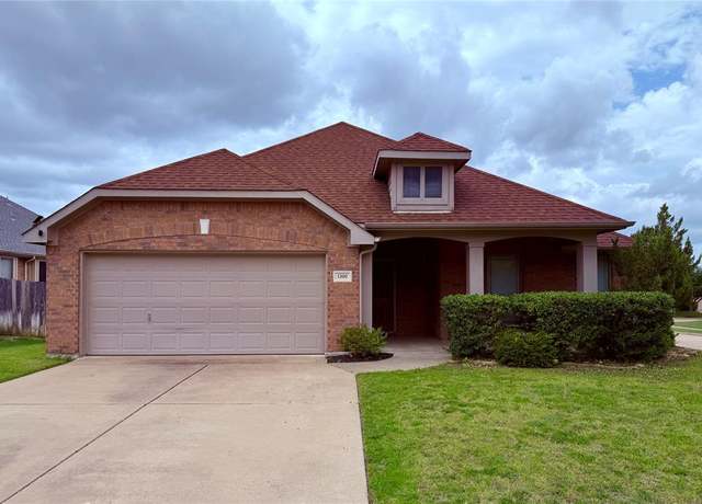 Property at 1300 Chase Trl, Mansfield, TX 76063, 3 beds, 2 baths