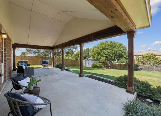 Property at 3121 Lipizzan Dr, Denton, TX 76210, 3 beds, 2 baths