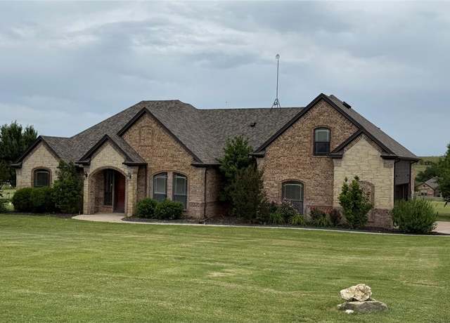 Property at 124 Heritage Pkwy W, Decatur, TX 76234, 3 beds, 3.5 baths