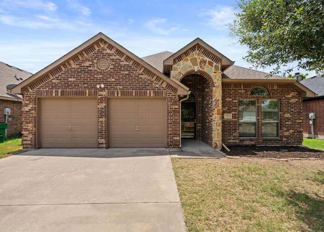 Property at 323 Creekside Way, Waxahachie, TX 75165, 4 beds, 2 baths