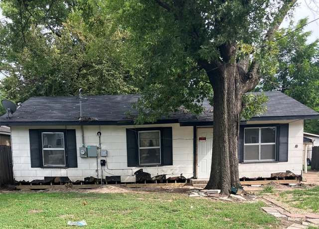 Property at 715 W 9th Ave, Corsicana, TX 75110, 3 beds, 1 bath