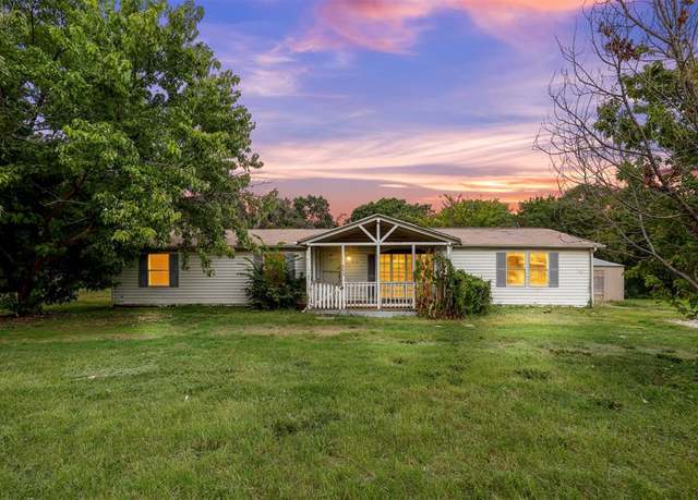 Property at 6217 Tenderfoot Trl, Fort Worth, TX 76135, 3 beds, 2 baths