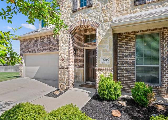Property at 1605 Sandle Wood Dr, Weatherford, TX 76087, 4 beds, 3.5 baths
