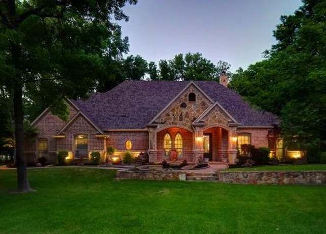 Property at 7200 Oak Creeks Ct, Fort Worth, TX 76135, 4 beds, 3.5 baths