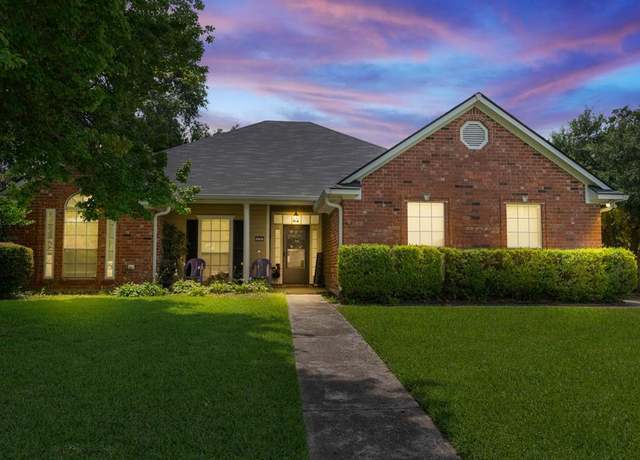 Property at 6100 Richmond Dr, Bossier City, LA 71111, 3 beds, 2 baths