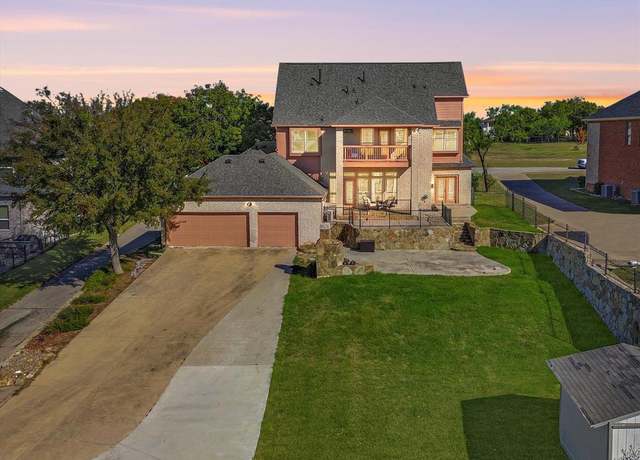Property at 840 Bentwater Pkwy, Grand Prairie, TX 75104, 5 beds, 4.5 baths