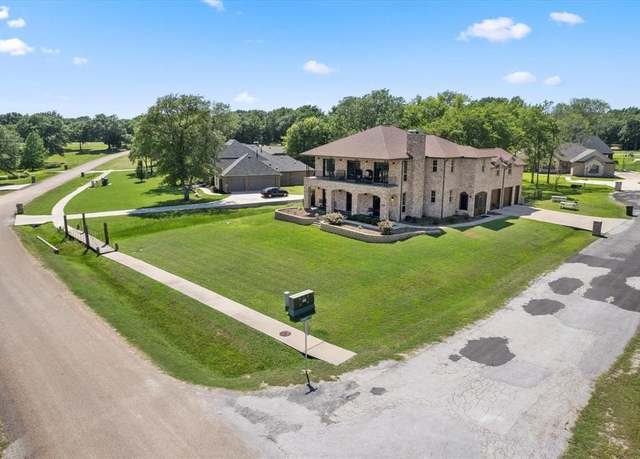 Property at 208 Cape Shore Dr, Mabank, TX 75143, 4 beds, 3.5 baths