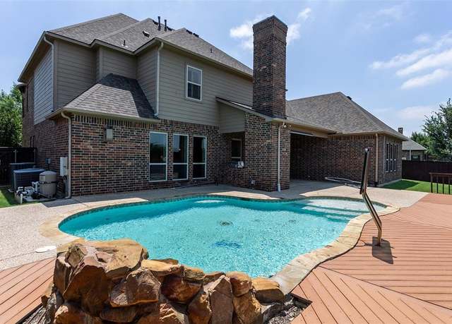 Property at 7905 Hallmark Dr, North Richland Hills, TX 76182, 5 beds, 4 baths