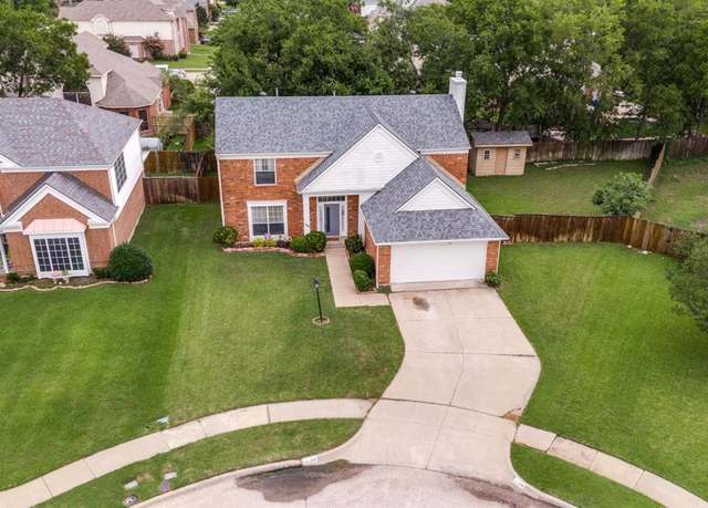 Property at 238 Browning Ln, Grand Prairie, TX 75052, 4 beds, 2.5 baths