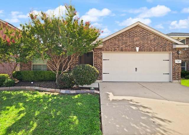 Property at 2808 Gardendale Dr, Fort Worth, TX 76120, 3 beds, 2 baths