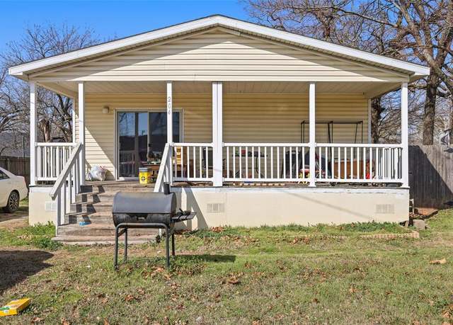 Property at 204 N Wickham St, Alvord, TX 76225, 3 beds, 2 baths