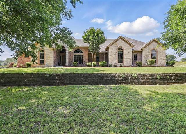 Property at 104 E Hidden Meadow Ct, Cresson, TX 76035, 4 beds, 3 baths