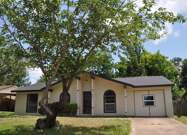 Property at 807 Phillips Dr, Ennis, TX 75119, 4 beds, 2 baths