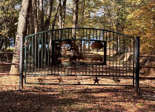 Property at 3088 E Lake Dr, Gladewater, TX 75647
