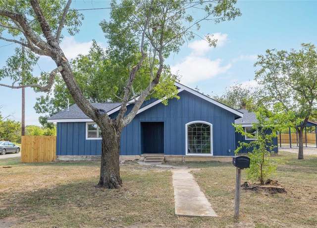 Property at 2911 Hemphill St, Brownwood, TX 76801, 3 beds, 2 baths