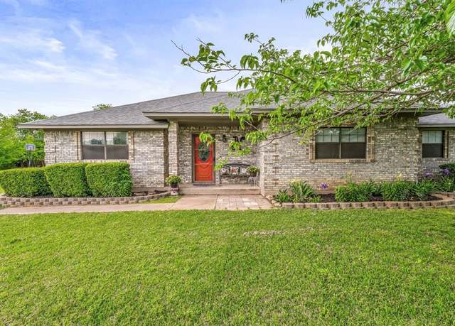 Property at 301 Monterrey Trl, Valley View, TX 76272, 3 beds, 2 baths