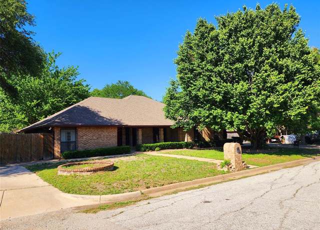 Property at 5209 Morris St, Fort Worth, TX 76112, 4 beds, 3 baths