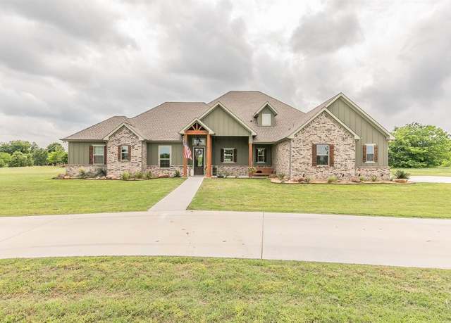 Property at 113 Longhorn Ct, Paradise, TX 76073, 4 beds, 3 baths