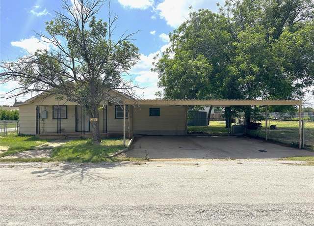 Property at 1101 Nueces, Coleman, TX 76834, 3 beds, 2 baths
