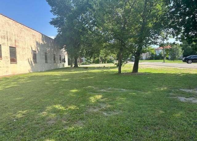 Property at 801 Vermont Ave, Dallas, TX 75216