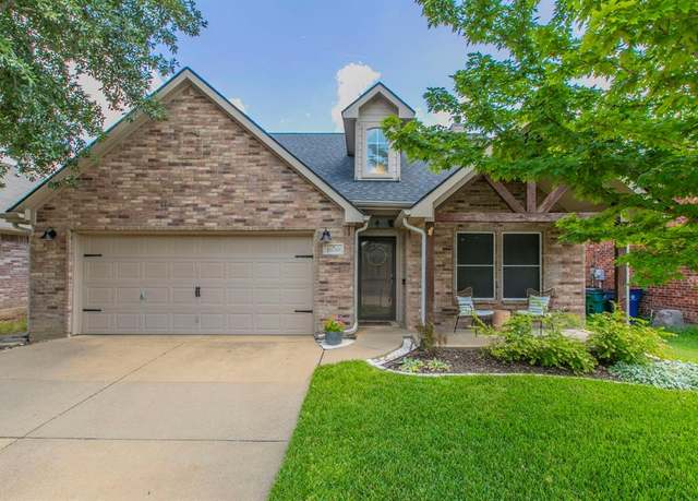 Property at 1630 Hillside Dr, Waxahachie, TX 75165, 3 beds, 2 baths