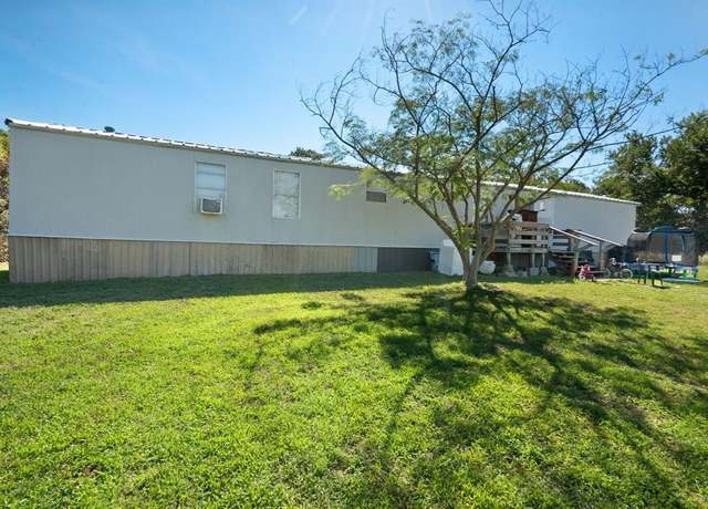 Property at 133 N Comanche Dr, De Leon, TX 76444, 3 beds, 2 baths