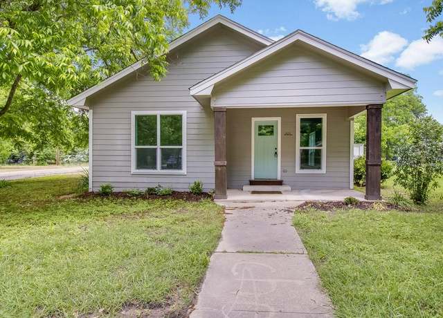 Property at 610 SW 3rd St, Kerens, TX 75144, 3 beds, 2 baths