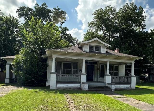 Property at 228 N Texas St, Pittsburg, TX 75686, 3 beds, 2 baths