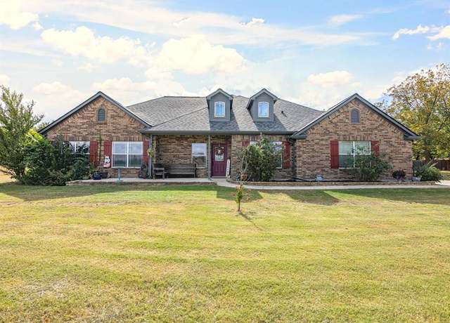 Property at 209 Cooperstown Dr, Springtown, TX 76082, 4 beds, 2.5 baths