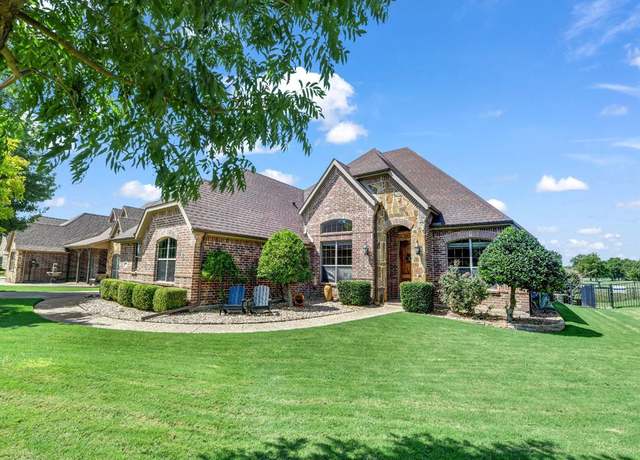 Property at 1101 Crown Valley Dr, Weatherford, TX 76087, 4 beds, 2.5 baths