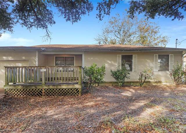 Property at 207 Brazos St, Hillsboro, TX 76645, 3 beds, 1.5 baths