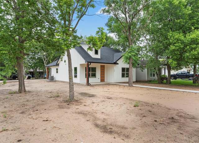 Property at 600 Arthur St, Mcgregor, TX 76657, 3 beds, 2 baths