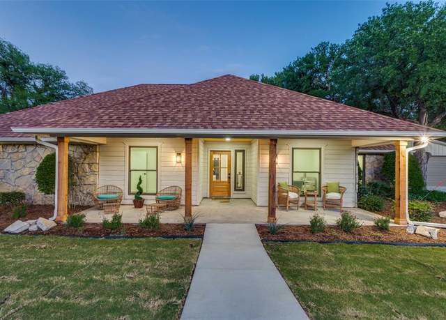 Property at 375 Briarwood Ln, Aledo, TX 76008, 4 beds, 2.5 baths