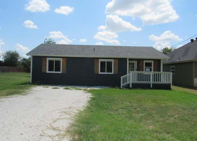 Property at 414 Matthew St, Hillsboro, TX 76645, 3 beds, 2 baths