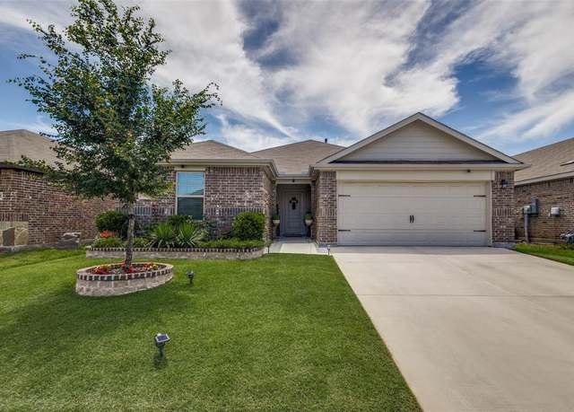 Property at 1316 Briar Hill Dr, Denton, TX 76207, 5 beds, 2 baths