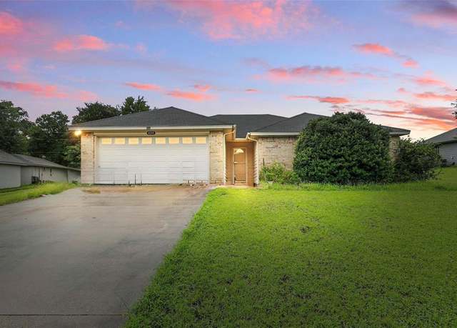 Property at 6204 Kelly Dr, Granbury, TX 76048, 3 beds, 2 baths
