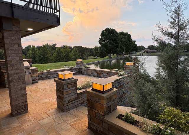 Property at 1 Country Lake Dr, Carrollton, TX 75006, 2 beds, 3 baths