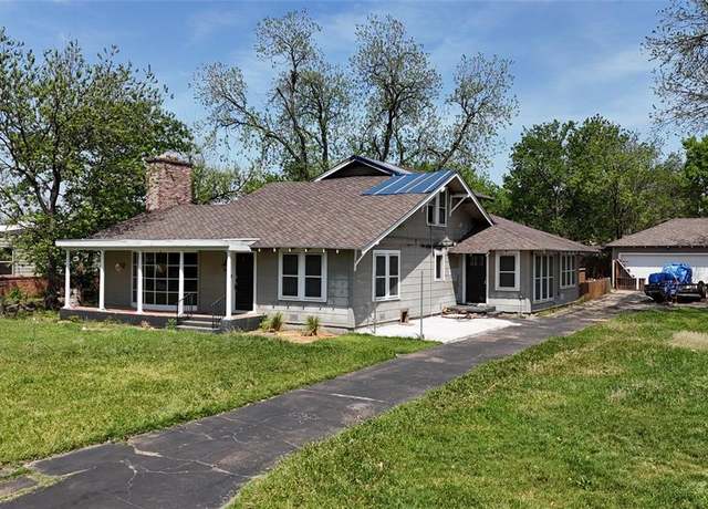 Property at 304 W Alameda St, Iowa Park, TX 76367, 3 beds, 3 baths