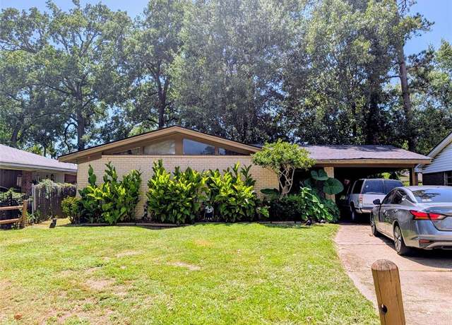 Property at 810 Pine Tree Dr, Shreveport, LA 71106, 3 beds, 1.5 baths